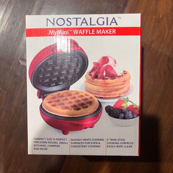 MINI WAFFLE MAKER NOSTALGIA- BRAND NEW - Picture 1 of 4